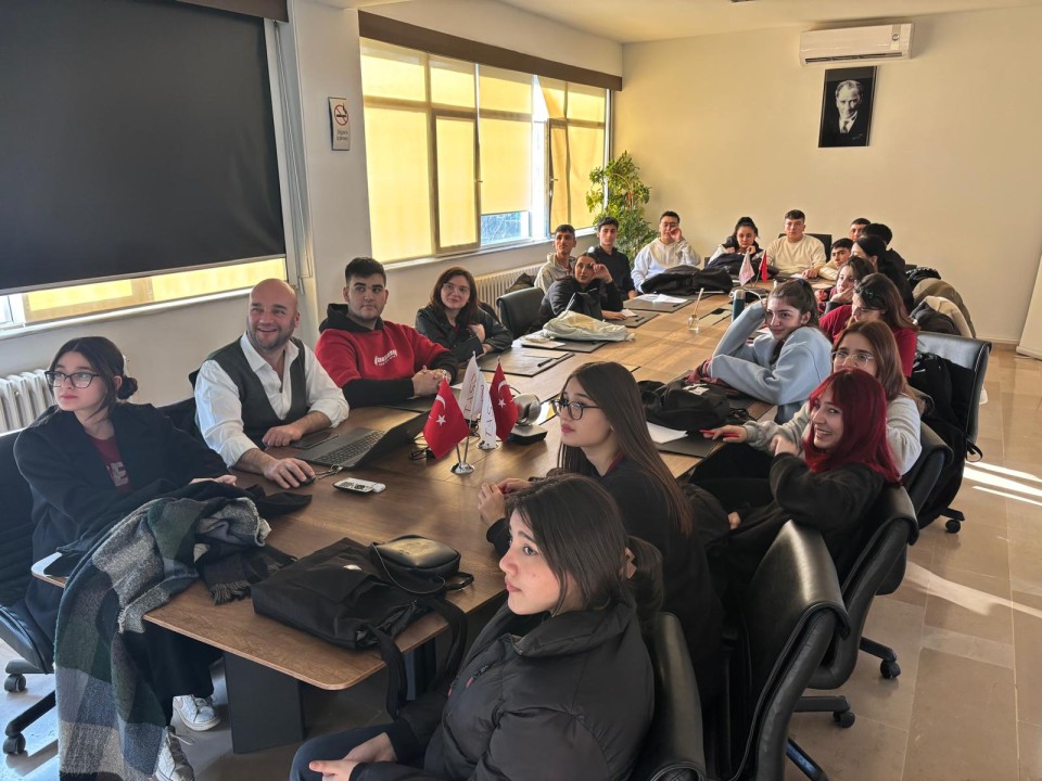 TASEV AYAKKABI VE SARACİYE MTAL ÖĞRENCİLERİ, TASEV KÜTÜPHANESİ'Nİ ZİYARET ETTİ