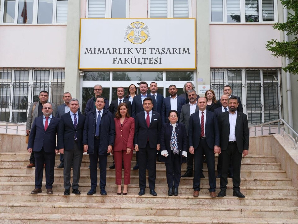 SELÇUK ÜNİVERSİTESİ’NDE AYAKKABI SEKTÖRÜ PANELİ DÜZENLENDİ