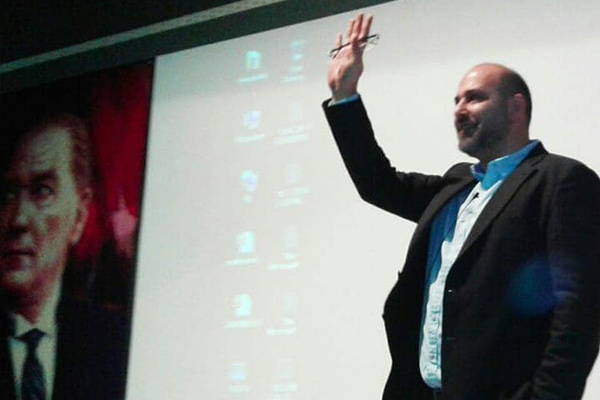 TAN ERDOĞDU, TASEV PRO SÖYLEŞİ DİZİLERİNDE TASEV MESLEK LİSESİ ÖĞRENCİLERİ İLE BULUŞTU