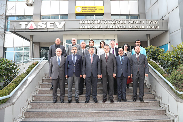 İSTANBUL VALİSİ VASİP ŞAHİN TASEV LİSESİNİ ZİYARET ETTİ